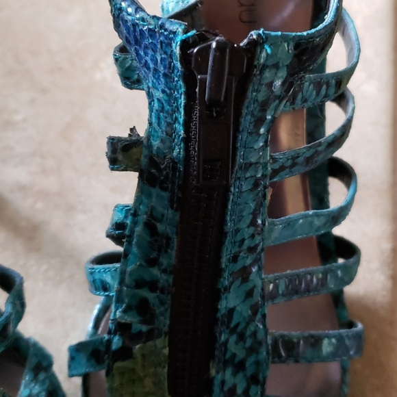 Le Chateau Shoes - Picture 7 of 7